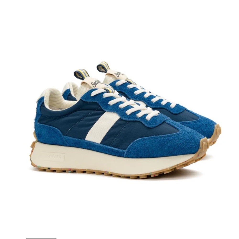 SeaVees Womens 9 Acorn Trainer Sneakers in Varsity Blue
